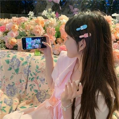 小黄花青草地封面